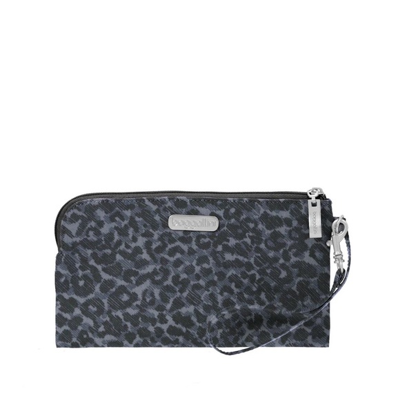 NWOT Baggallini The New Classic Collecrion RFID Animal Print Clutch/Wristlet - Picture 1 of 5